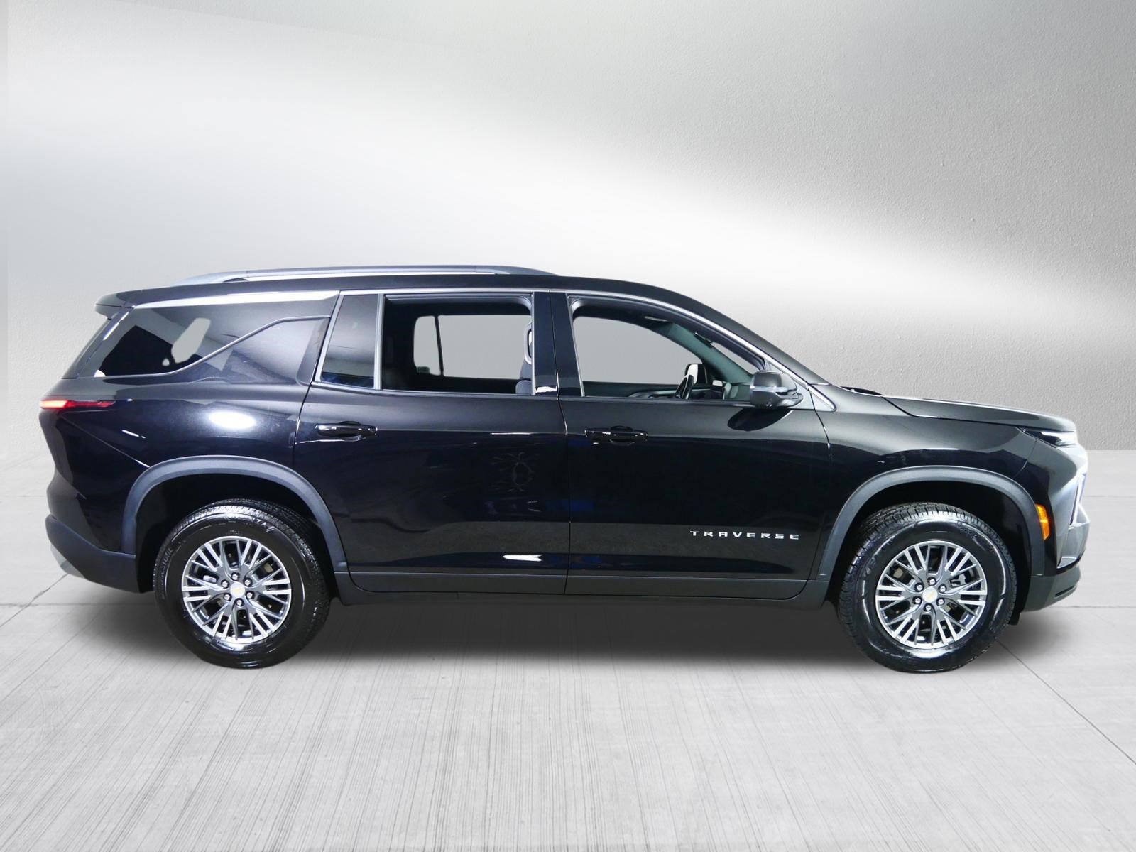 Used 2024 Chevrolet Traverse LT image 8