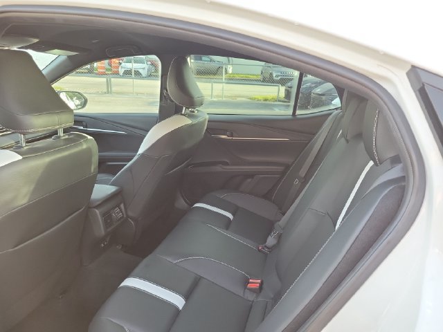 Used 2025 Toyota Camry SE FWD image 8
