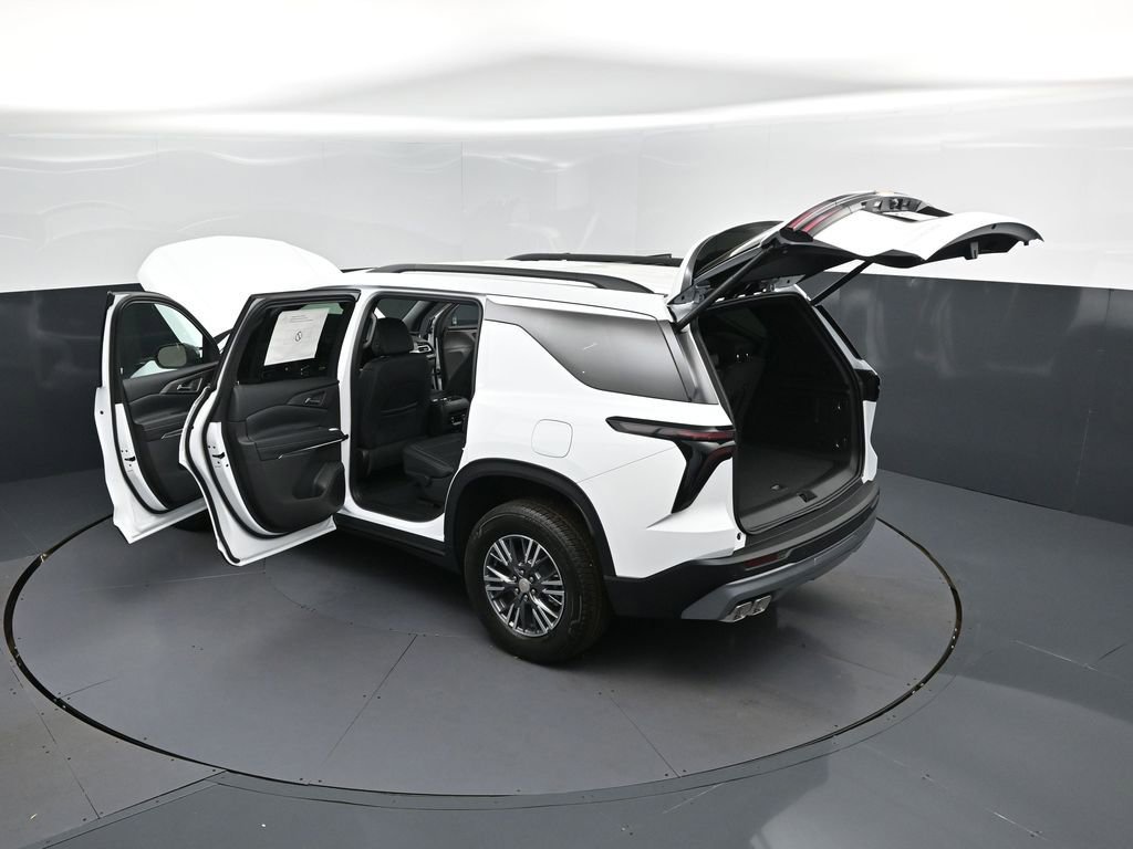 New 2026 Chevrolet Traverse LT w/ Driver Confidence Package FWD image 2