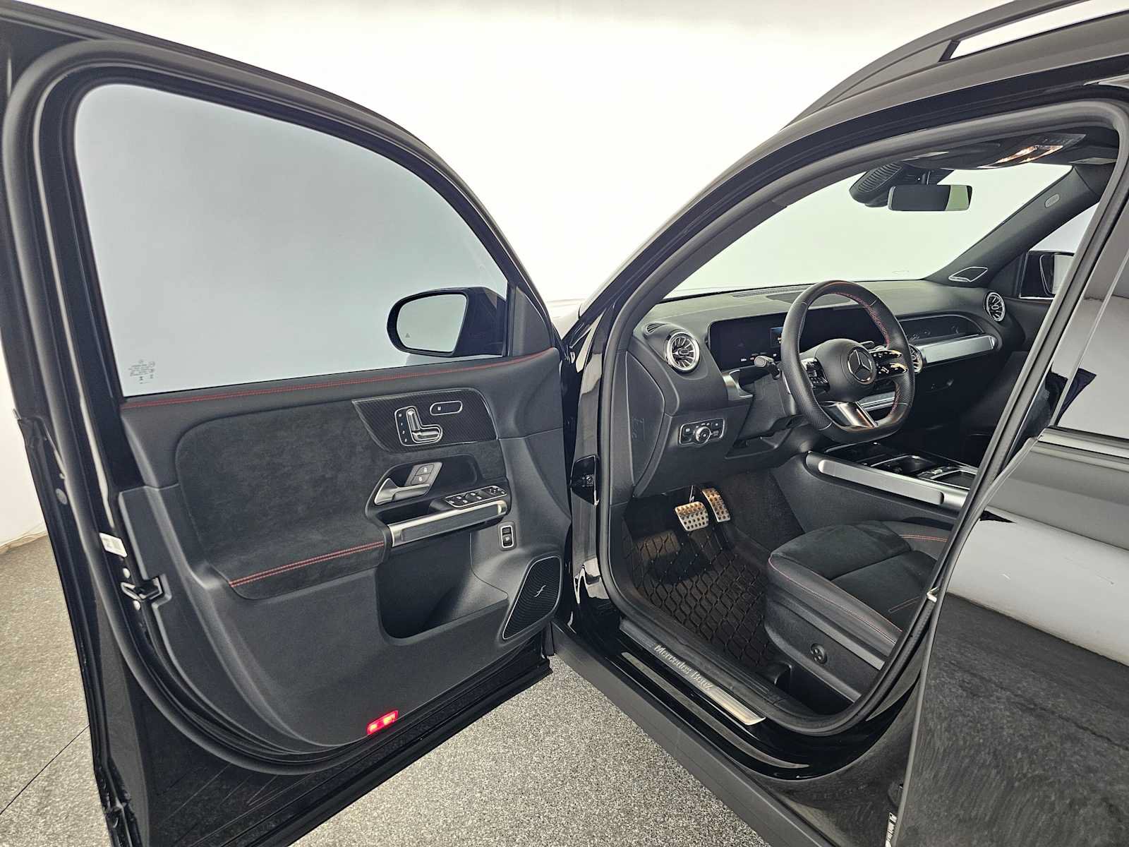 Used 2024 Mercedes-Benz GLB 250 image 19