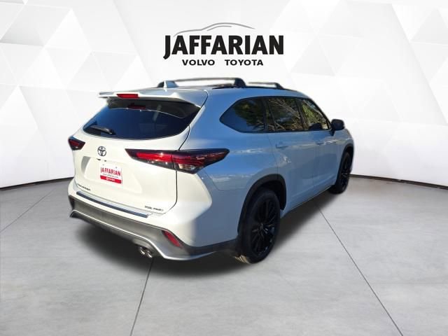 New 2026 Toyota Highlander XSE image 3