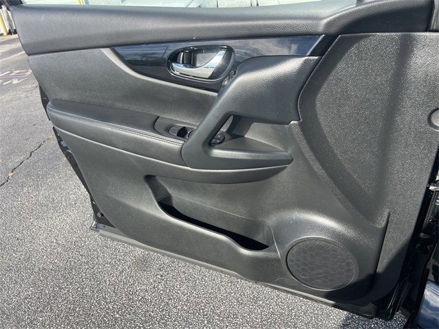 Used 2020 Nissan Rogue Sport SV image 17