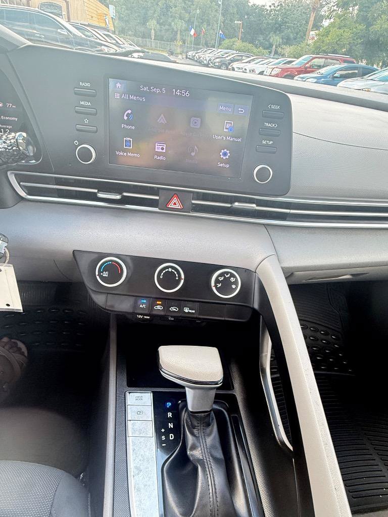 Used 2021 Hyundai Elantra SE FWD image 9