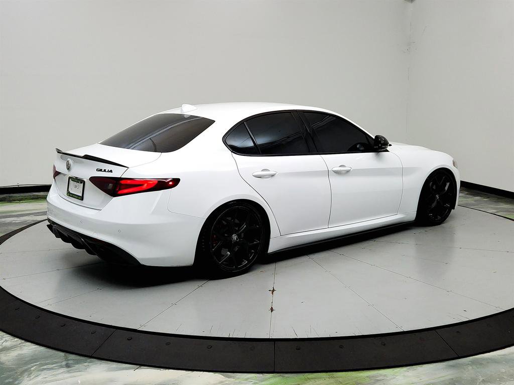 Used 2020 Alfa Romeo Giulia w/ Nero Edizione image 5
