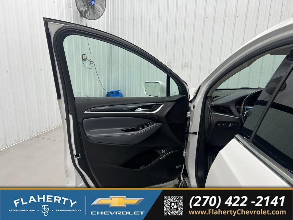Used 2018 Buick Enclave Premium w/ LPO, Hit The Road Package AWD/4WD image 8