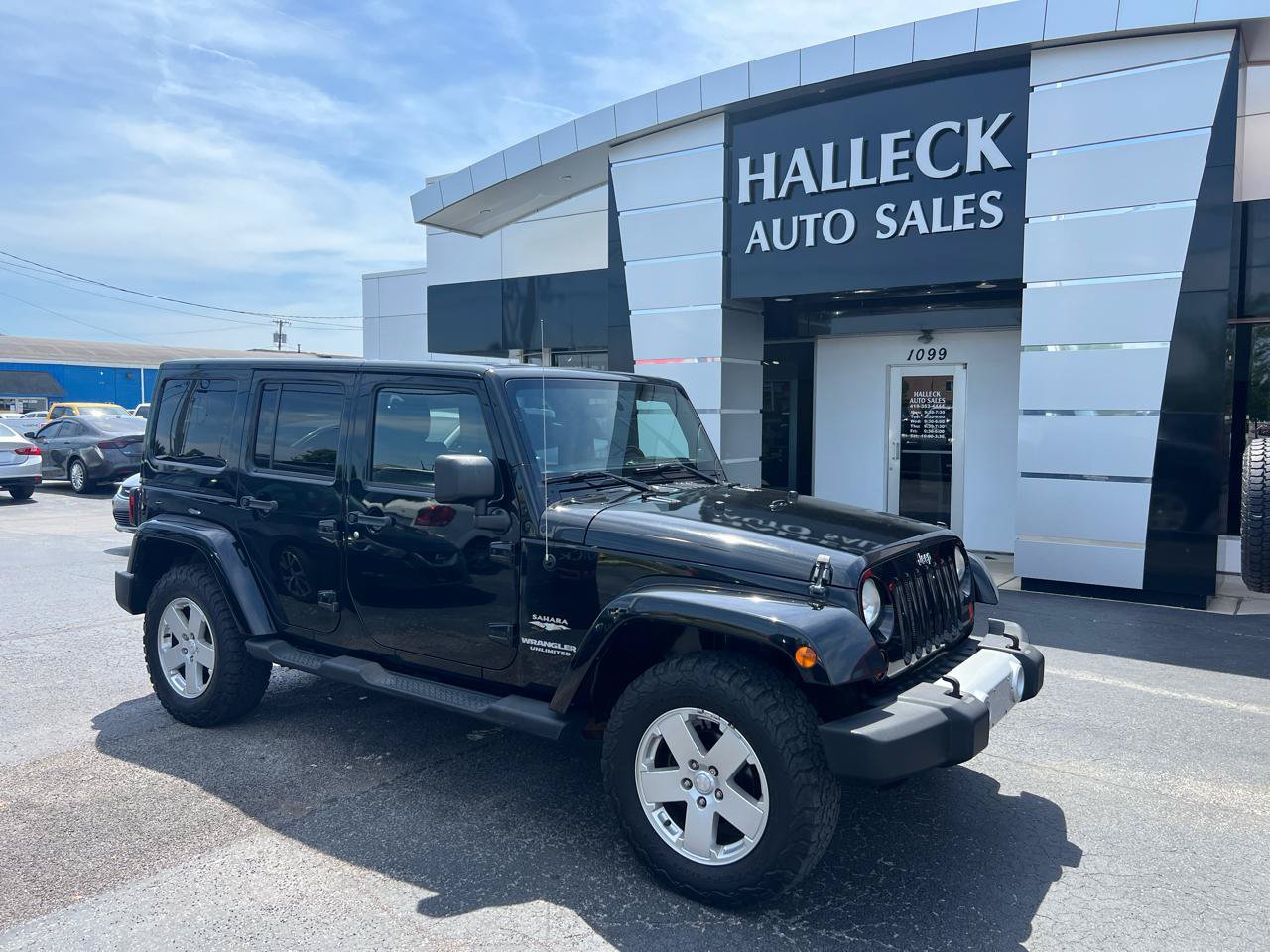 Used 2011 Jeep Wrangler Unlimited Sahara w/ Connectivity Group AWD/4WD image 7