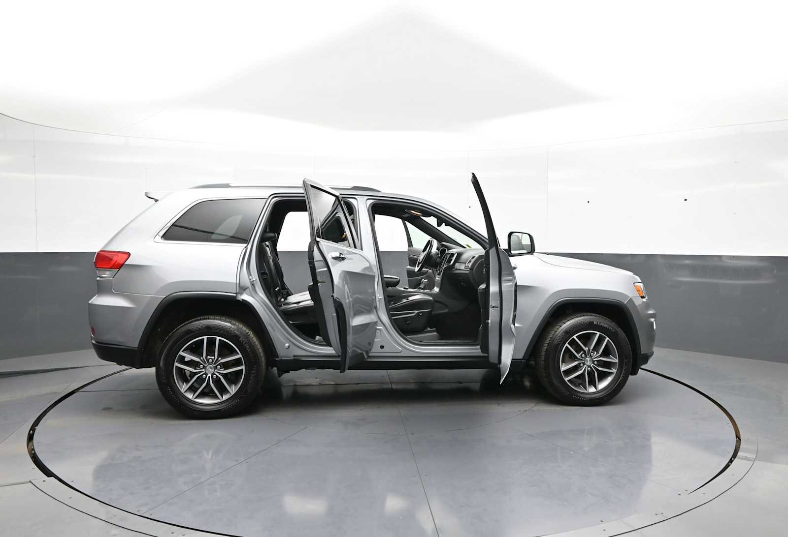 Used 2018 Jeep Grand Cherokee Limited AWD/4WD image 42