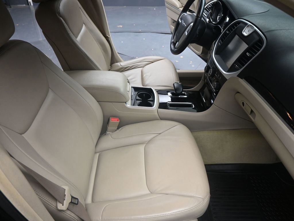 Used 2013 Chrysler 300 Base image 19