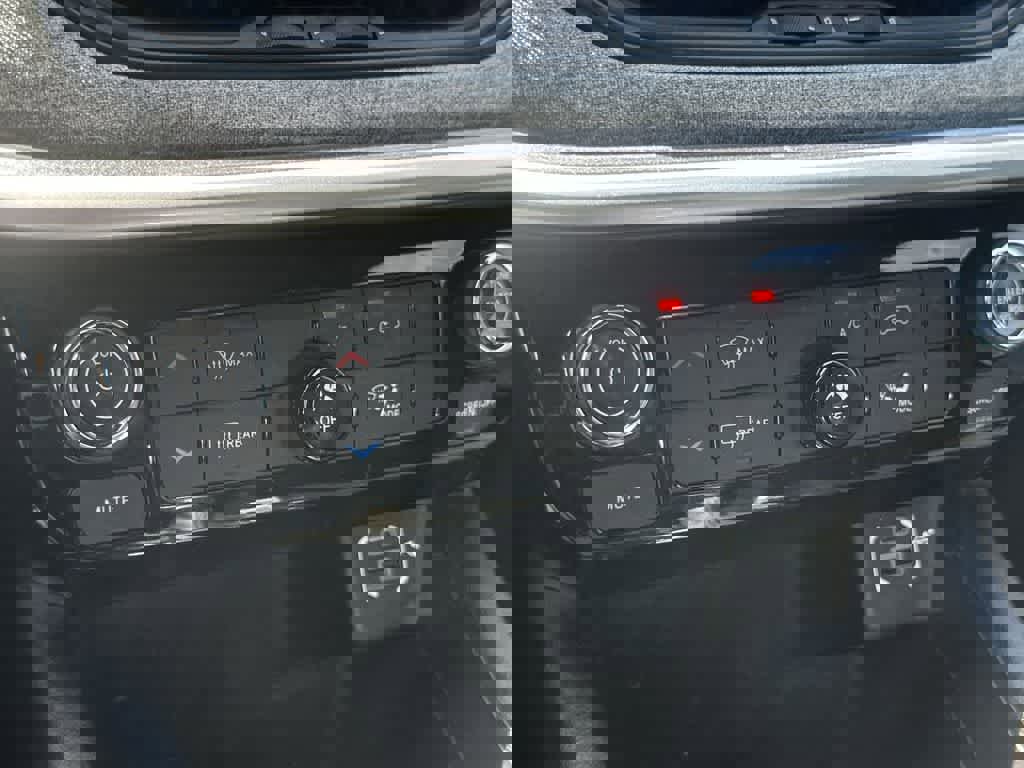 Used 2023 Jeep Compass Latitude image 20