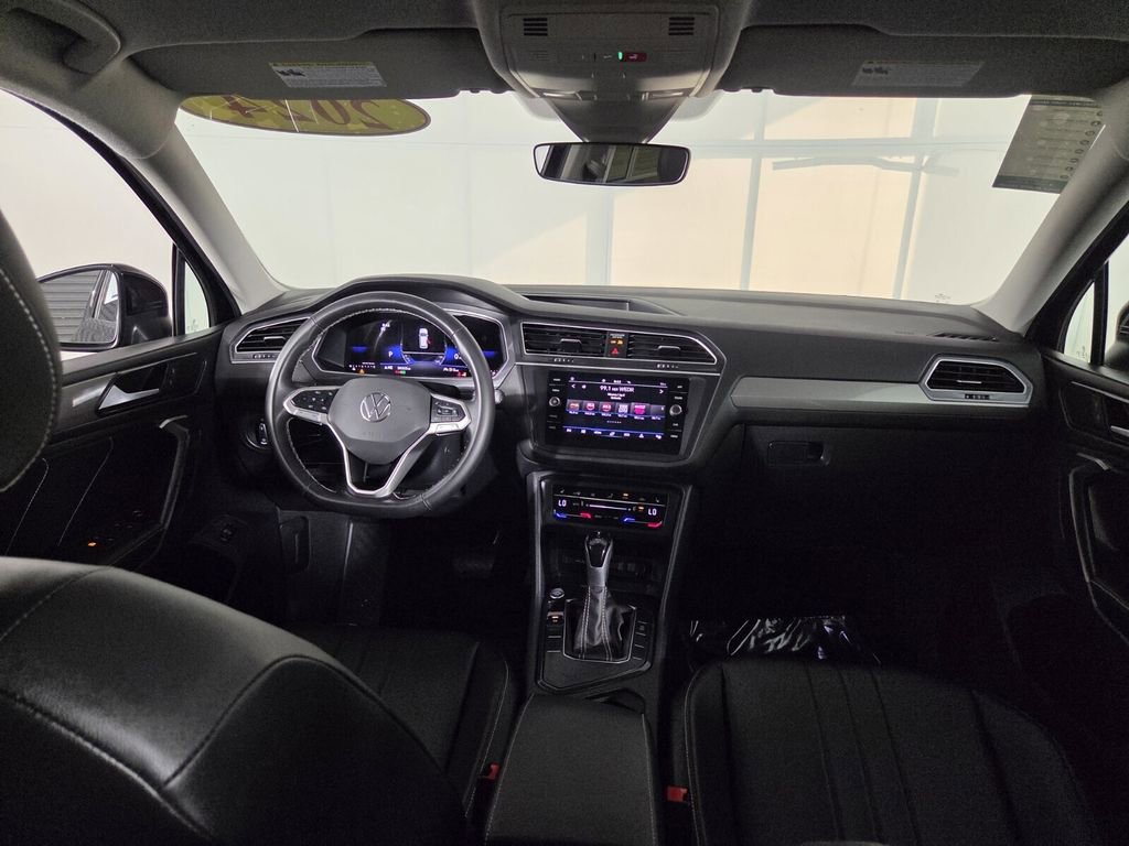 Used 2024 Volkswagen Tiguan SE image 31