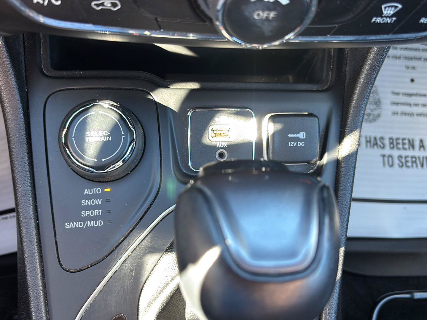 Used 2019 Jeep Cherokee Latitude Plus w/ Cold Weather Group AWD/4WD image 22
