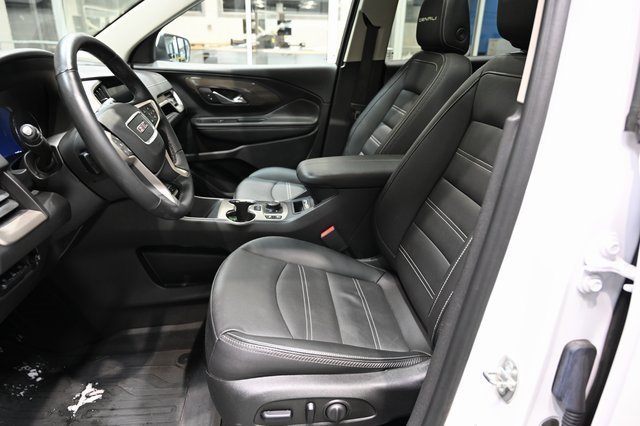Used 2024 GMC Terrain Denali w/ Denali Premium Package image 9