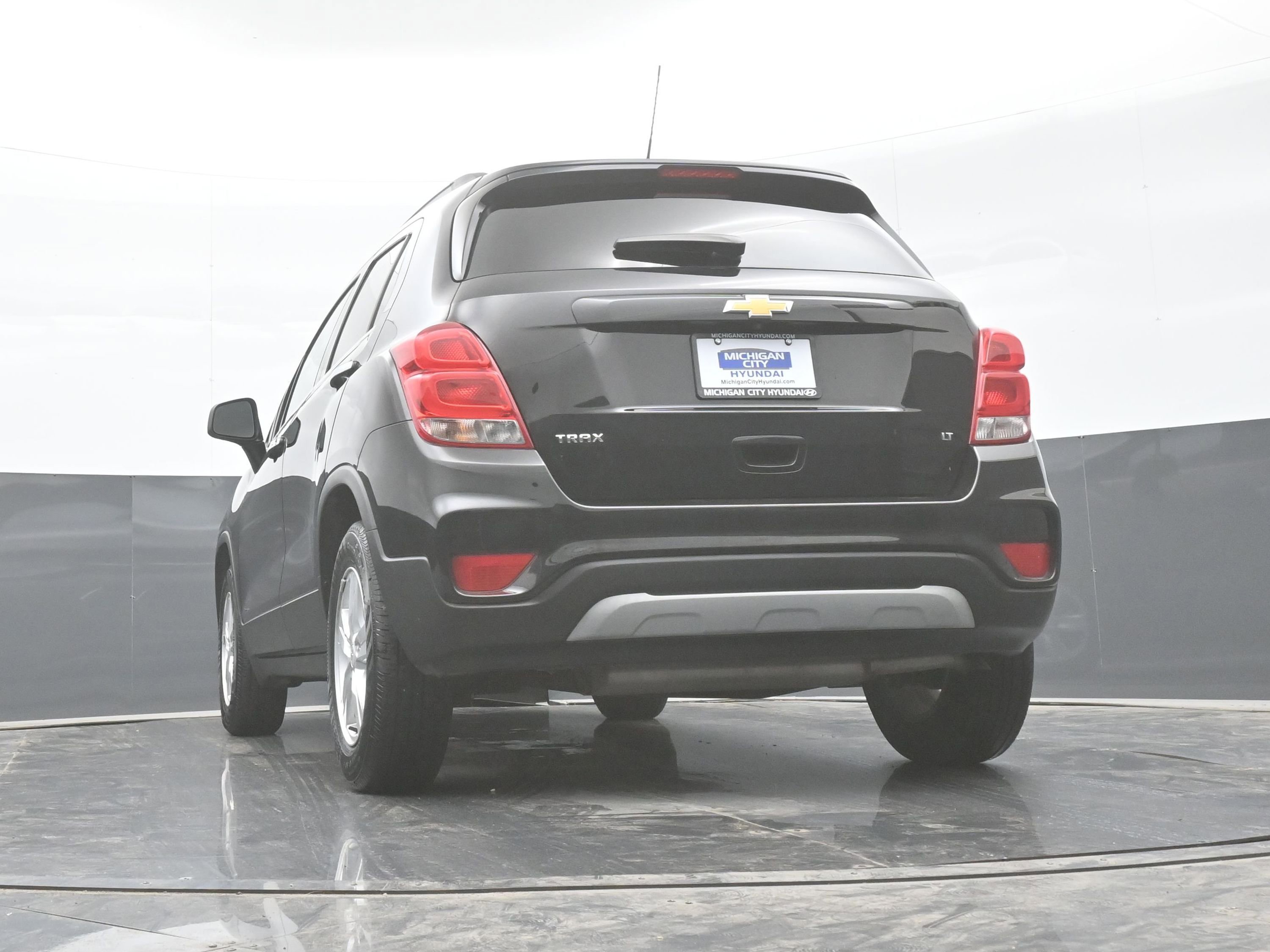 Used 2020 Chevrolet Trax LT w/ LT Convenience Package image 39