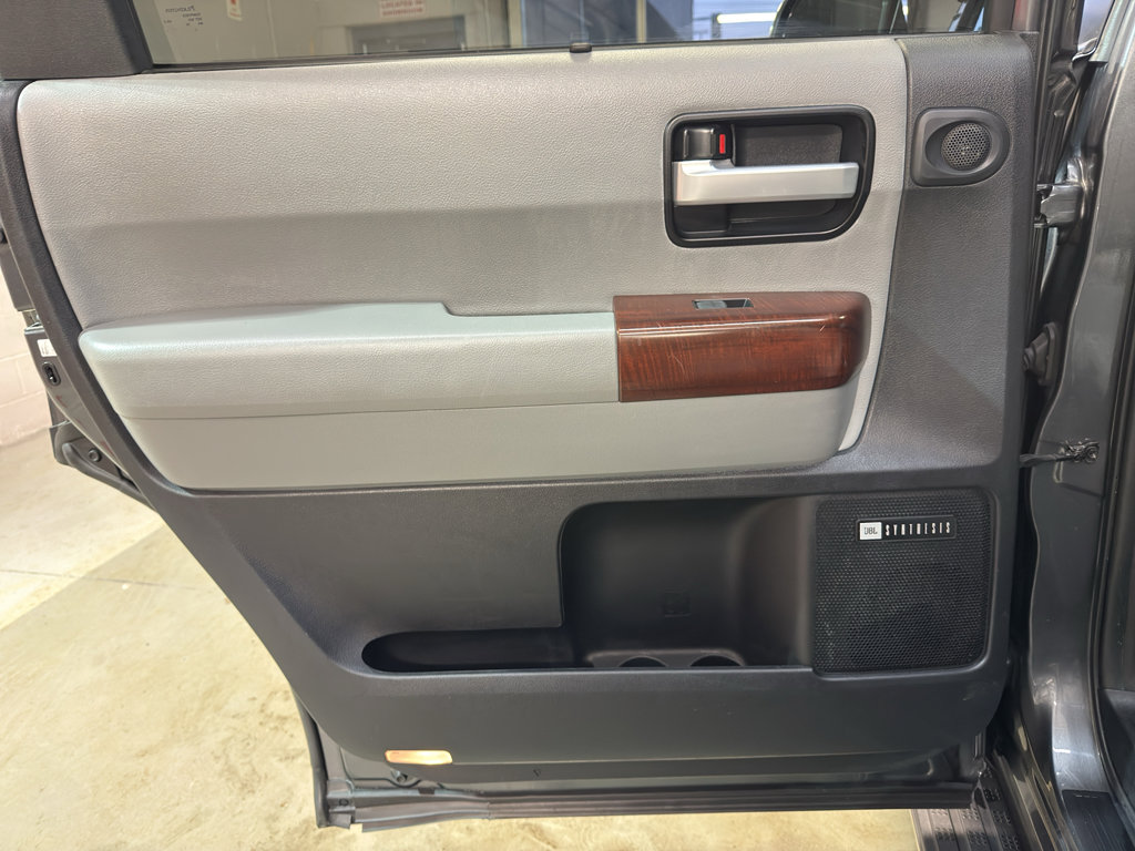 Used 2015 Toyota Sequoia Platinum AWD/4WD image 32