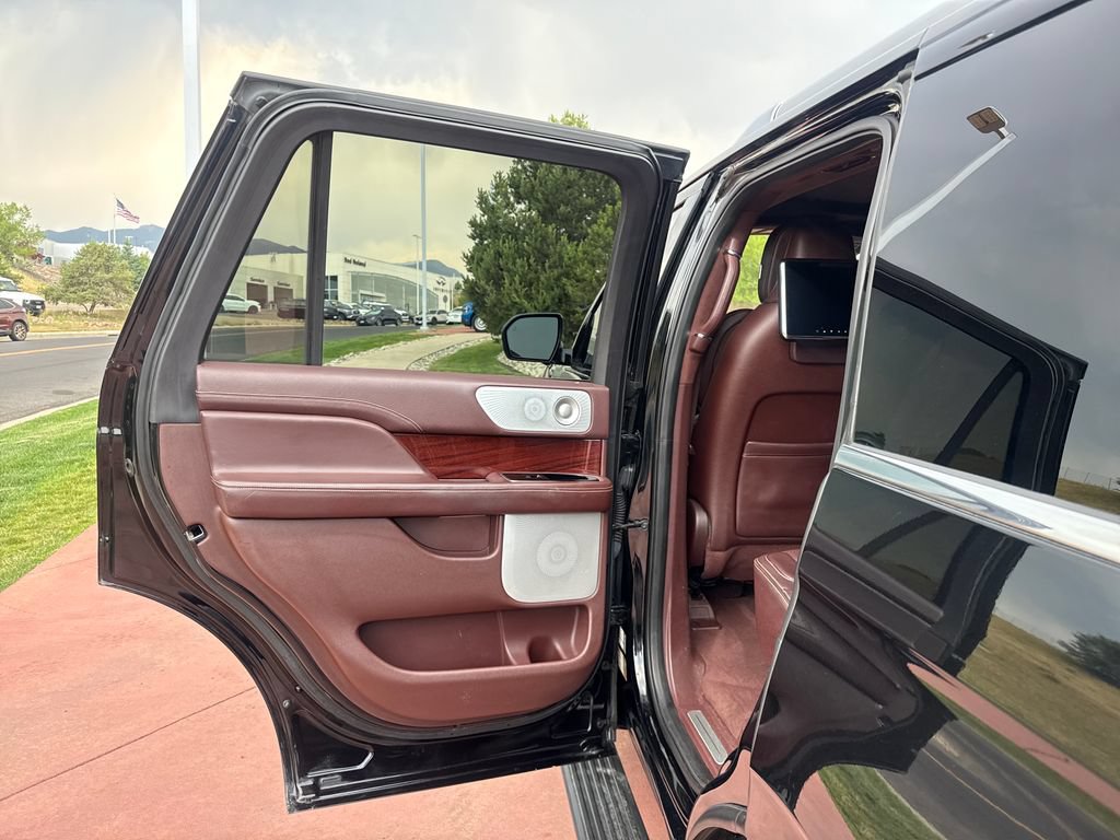 Used 2018 Lincoln Navigator Black Label AWD/4WD image 19