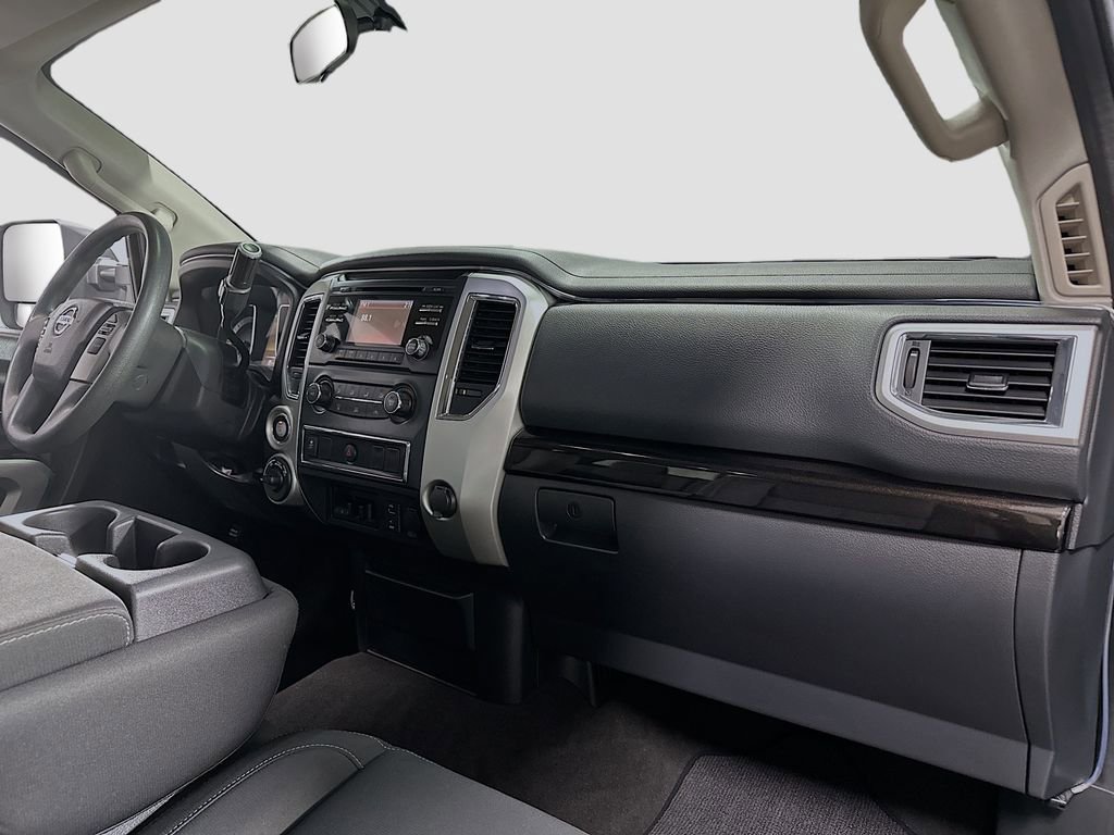 Used 2017 Nissan Titan SV image 26