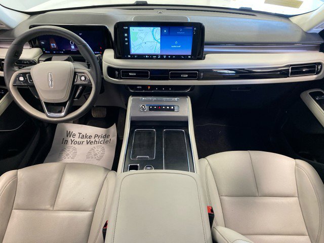 Used 2025 Lincoln Aviator AWD image 11