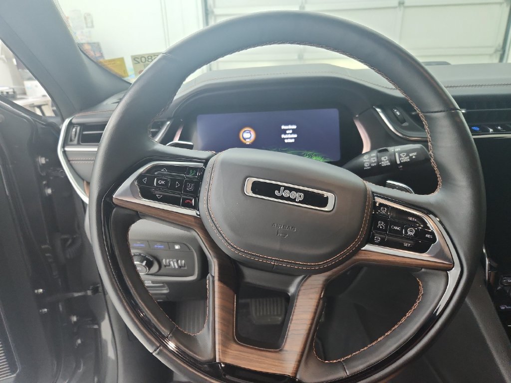 Used 2022 Jeep Grand Cherokee Summit w/ Advanced Protech Group IV AWD/4WD image 25