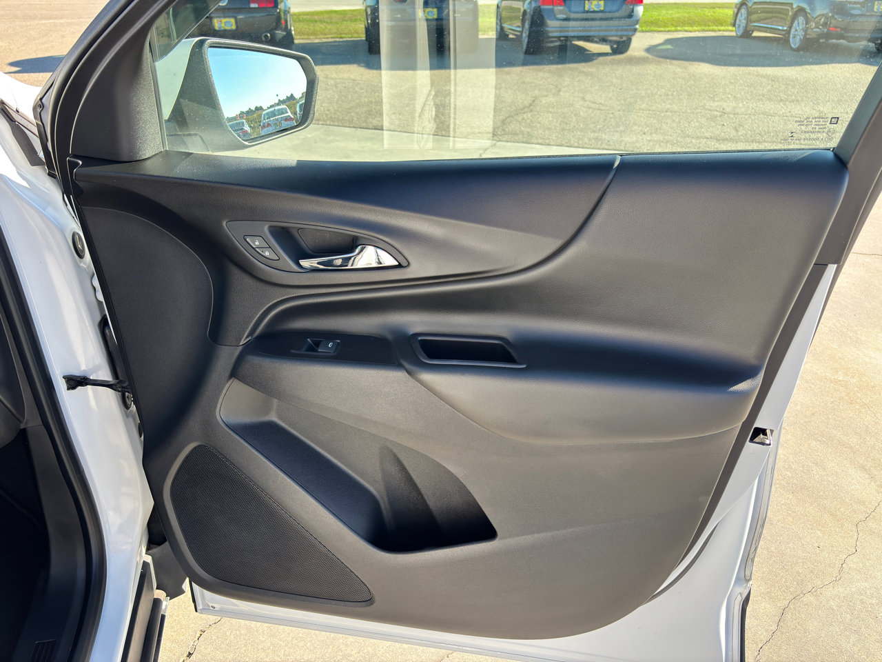 Used 2018 Chevrolet Equinox LT image 26