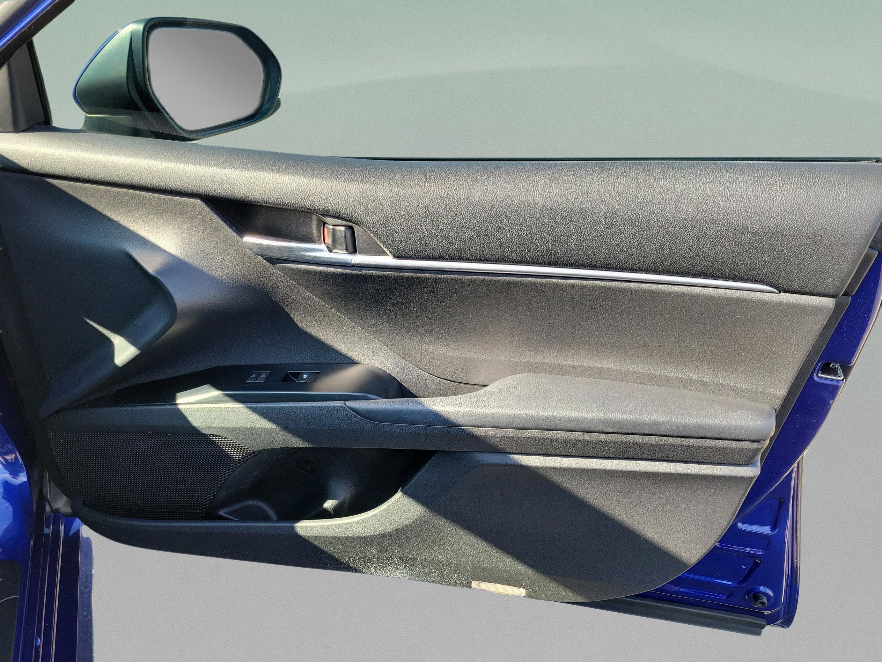 Used 2018 Toyota Camry LE image 26