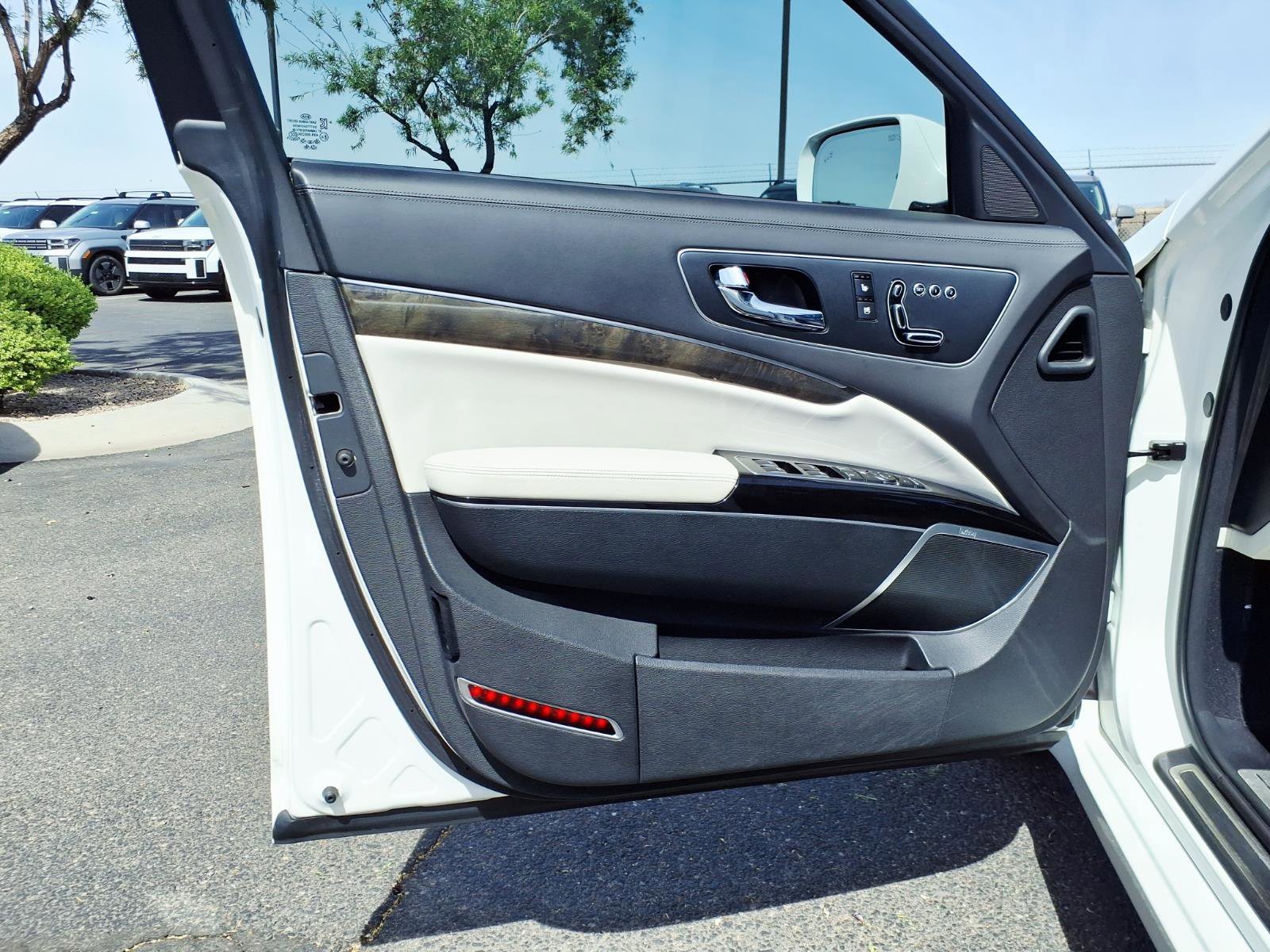 Used 2017 Kia K900 Luxury RWD image 20
