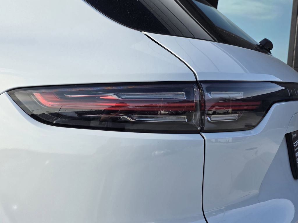 Used 2022 Porsche Cayenne image 12
