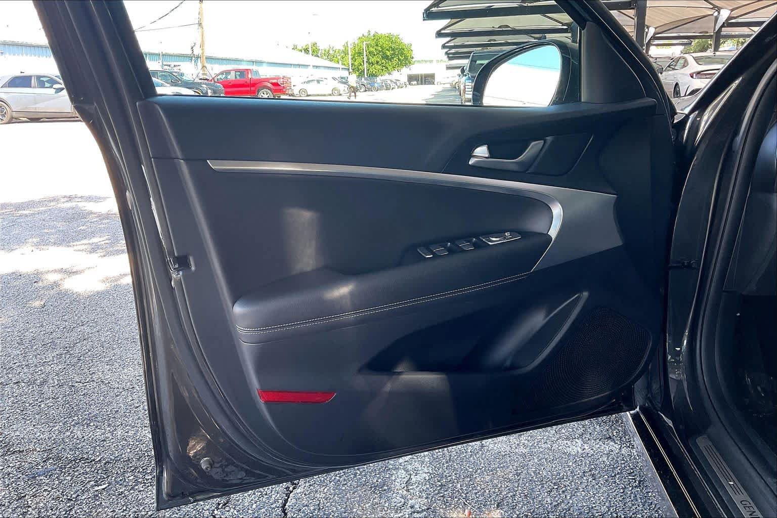 Used 2025 Genesis G70 2.5T RWD image 22