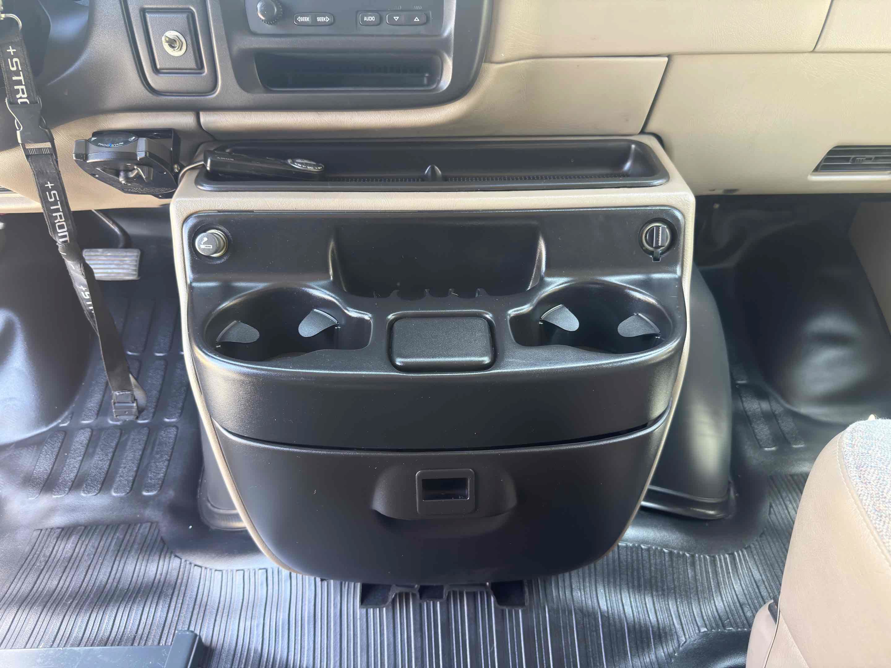 Used 2001 Chevrolet Express 3500 w/ Convenience Pkg 1 RWD image 74