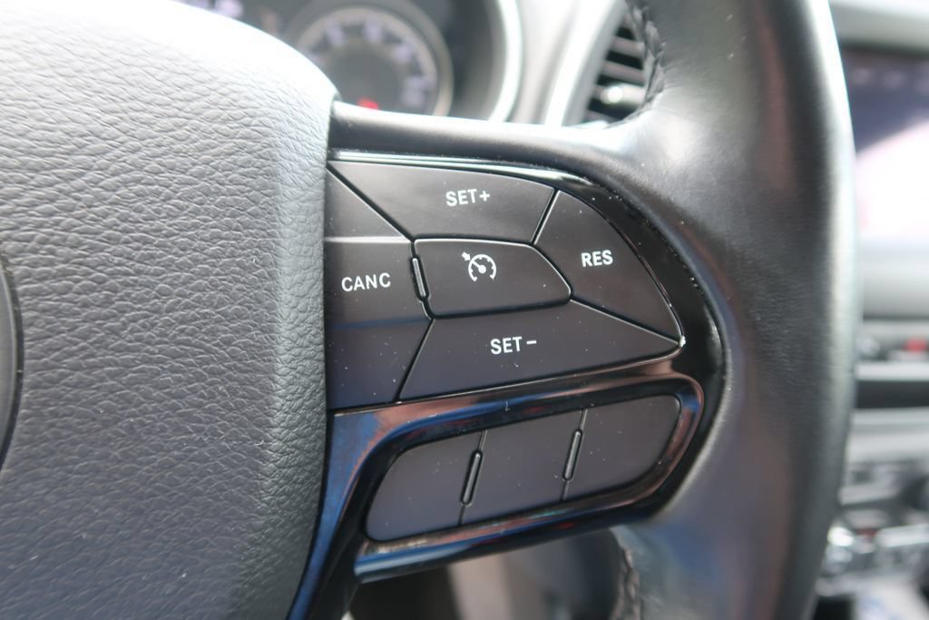 Used 2021 Jeep Cherokee Latitude Plus AWD/4WD image 25