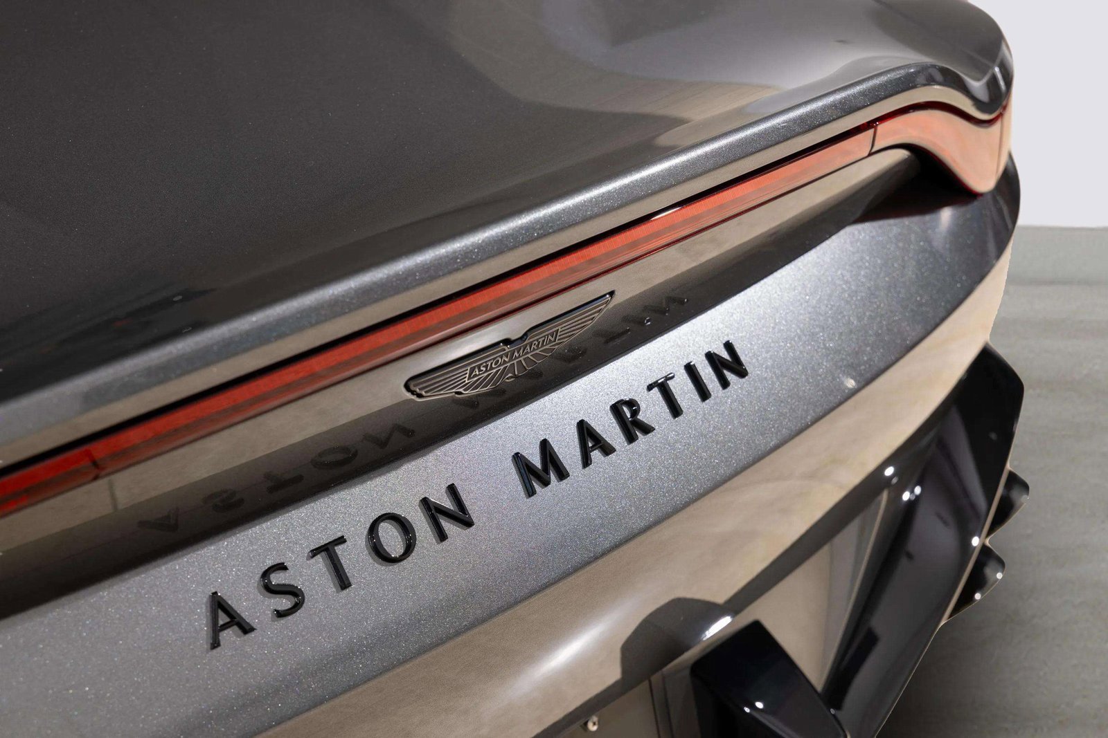 New 2026 Aston Martin V8 Vantage Roadster image 18