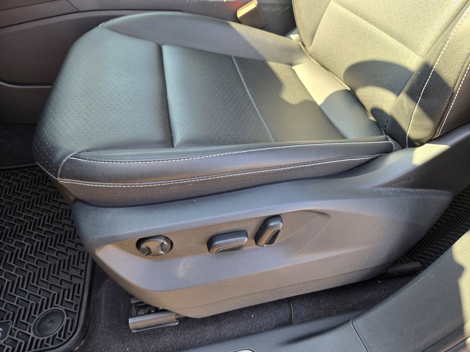 Used 2023 Volkswagen Atlas SE image 13