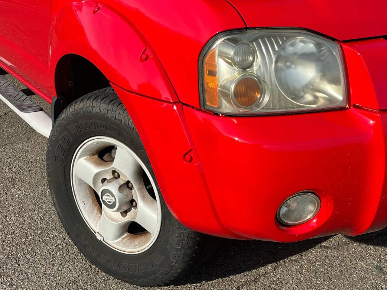 Used 2002 Nissan Frontier SE image 2