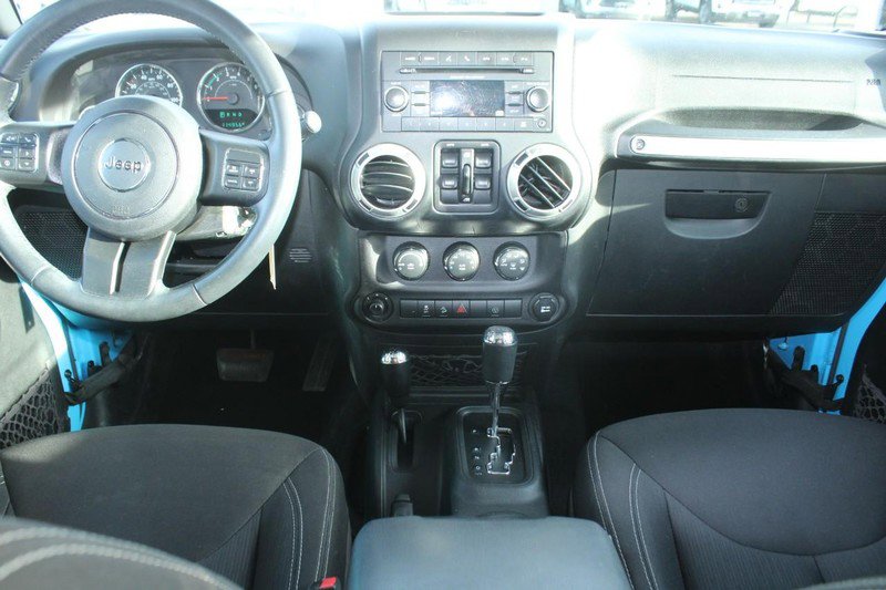 Used 2017 Jeep Wrangler Unlimited Sahara w/ Connectivity Group image 14