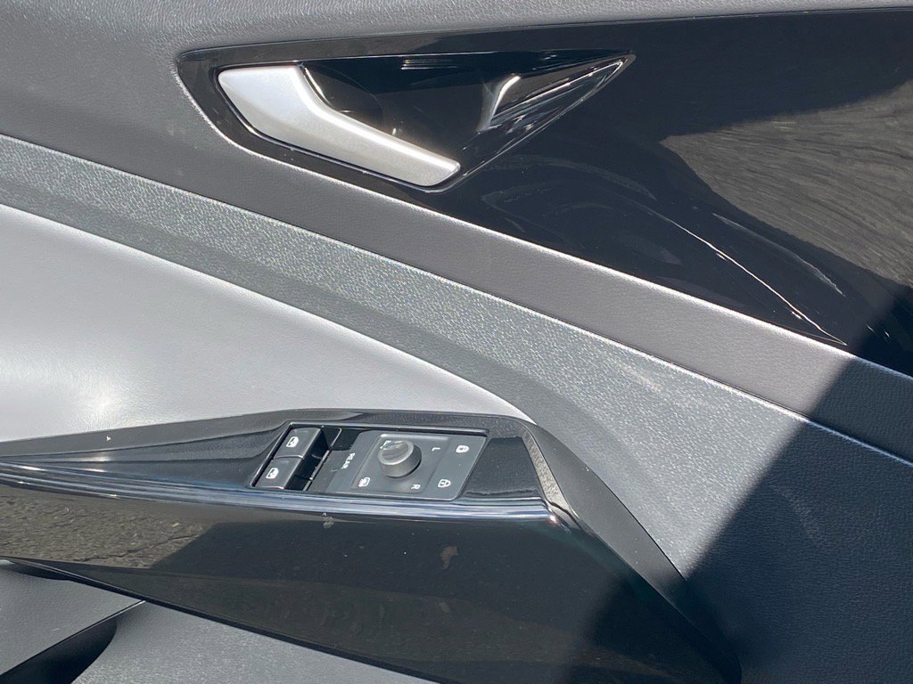 Used 2021 Volkswagen ID.4 Pro S w/ ID.4 Protection Package (IPT) image 17