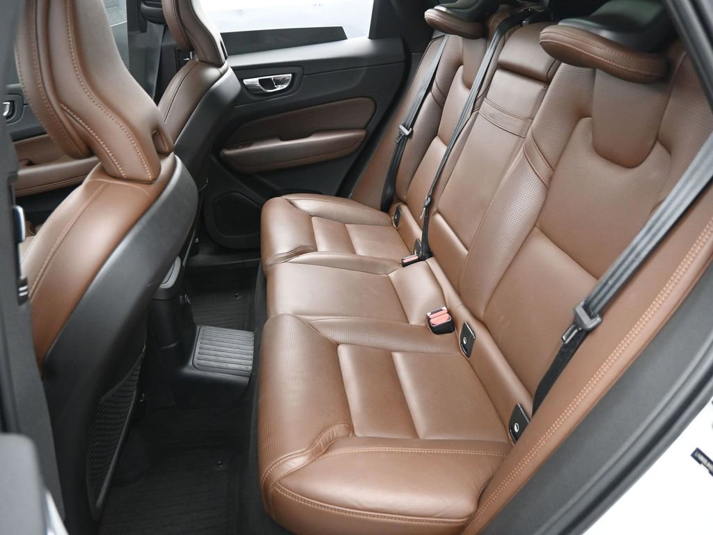 Used 2019 Volvo XC60 T8 Inscription w/ Advanced Package image 28