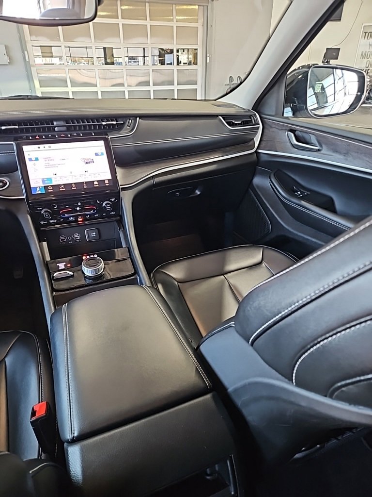 Used 2024 Jeep Grand Cherokee Limited image 24