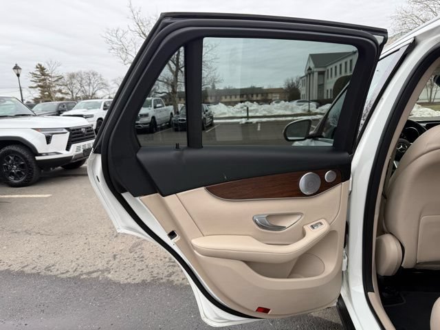 Used 2021 Mercedes-Benz GLC 300 4MATIC image 25