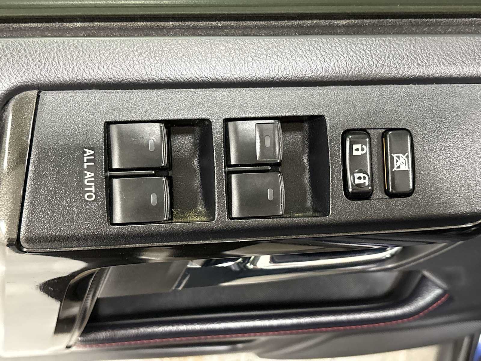 Certified 2018 Toyota 4Runner TRD Off-Road Premium AWD/4WD image 15