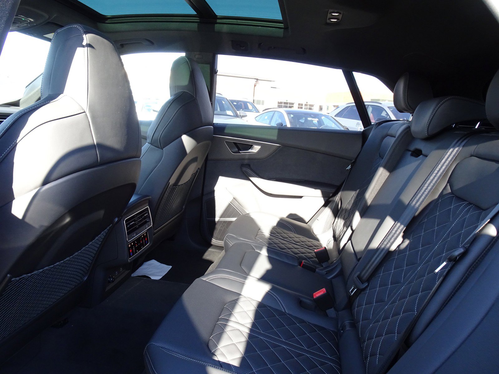 Used 2025 Audi SQ8 Prestige AWD/4WD image 6