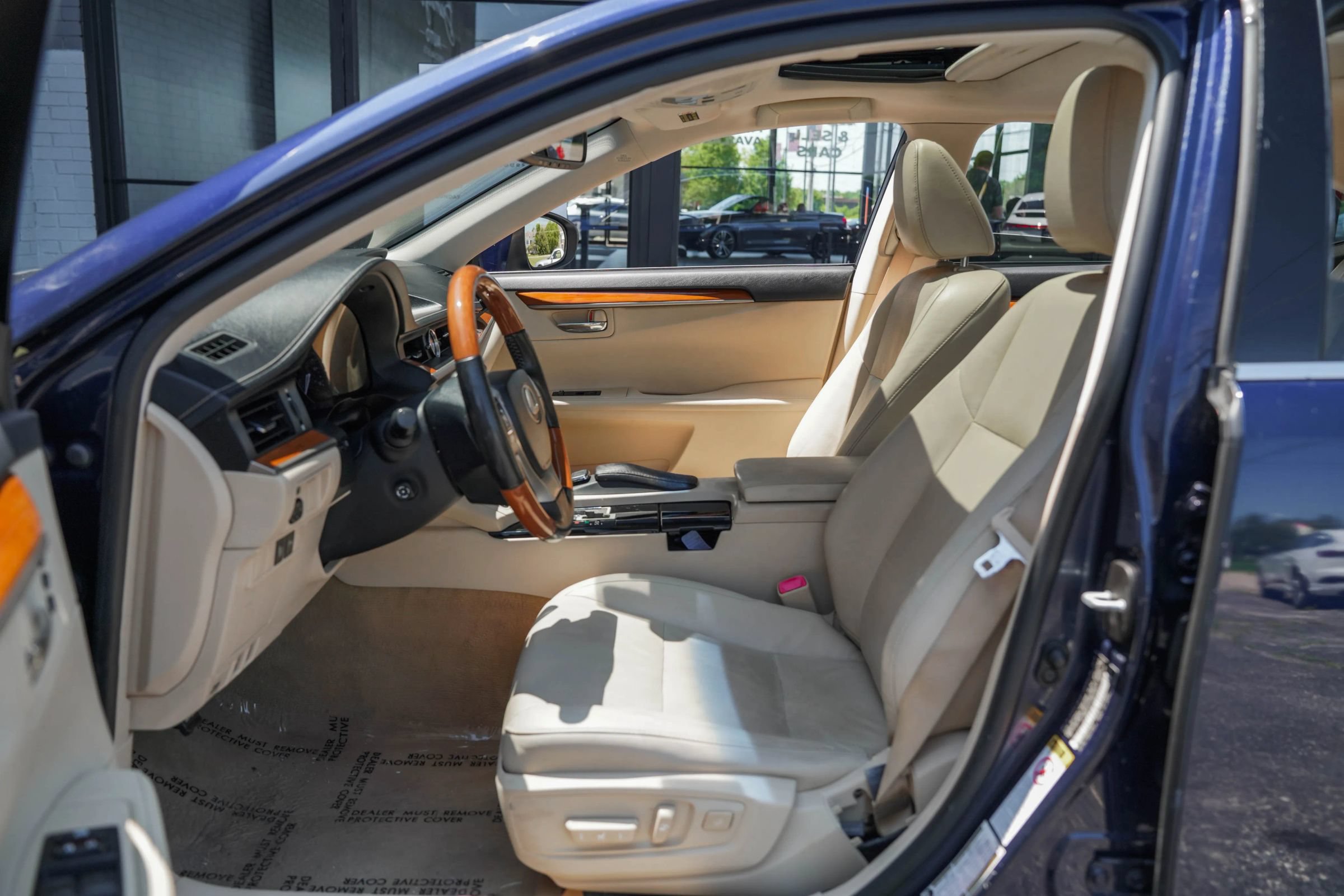 Used 2015 Lexus ES 300h w/ Navigation System Package FWD image 11