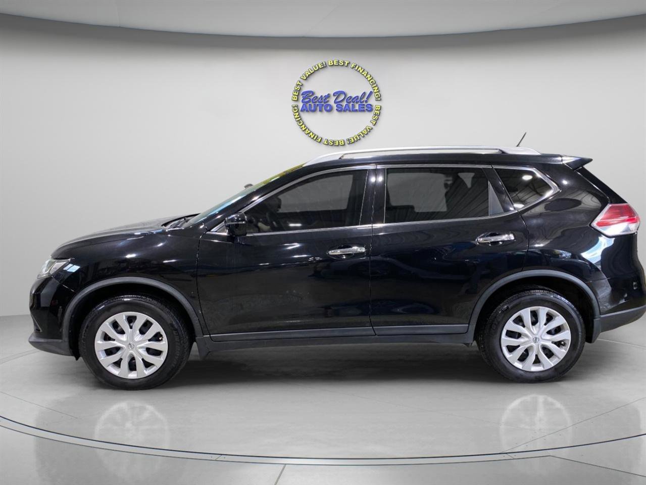 Used 2016 Nissan Rogue S w/ Appearance Package AWD/4WD image 2