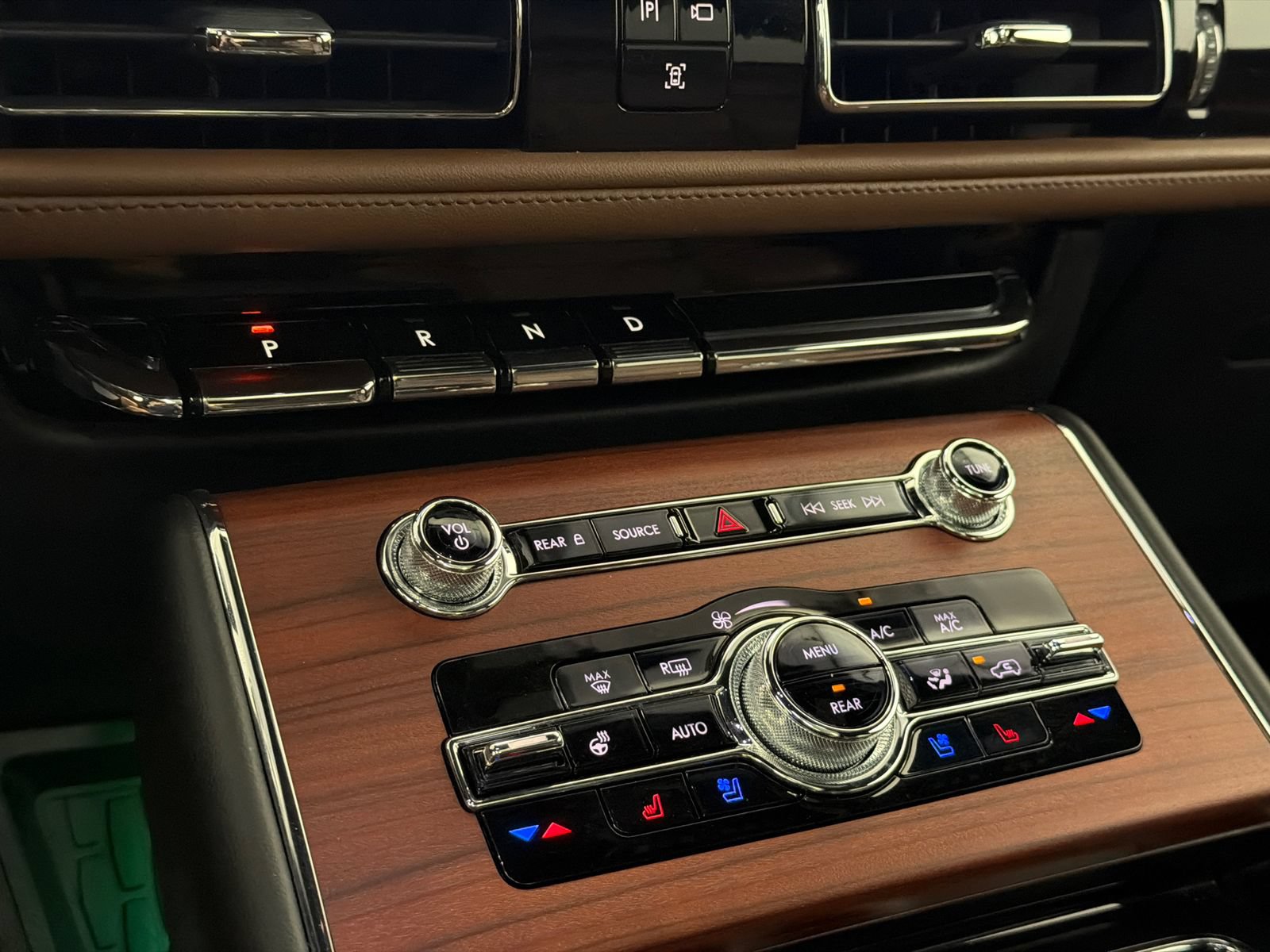 Used 2023 Lincoln Aviator Grand Touring w/ Equipment Group 301A AWD/4WD image 31