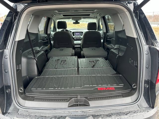 Used 2023 GMC Acadia SLE w/ Driver Convenience Package image 15
