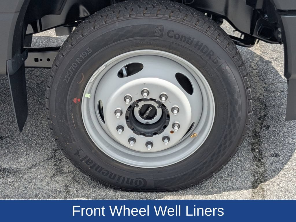 Used 2025 Ford F550 4x4 Regular Cab Super Duty image 11