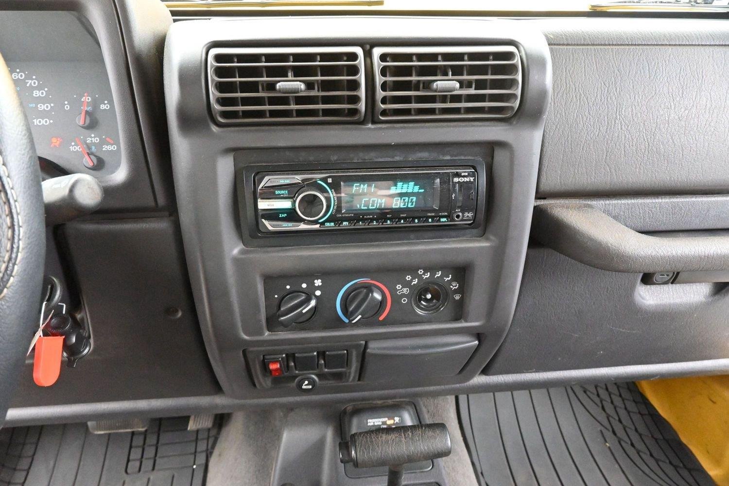 Used 2002 Jeep Wrangler X AWD/4WD image 17