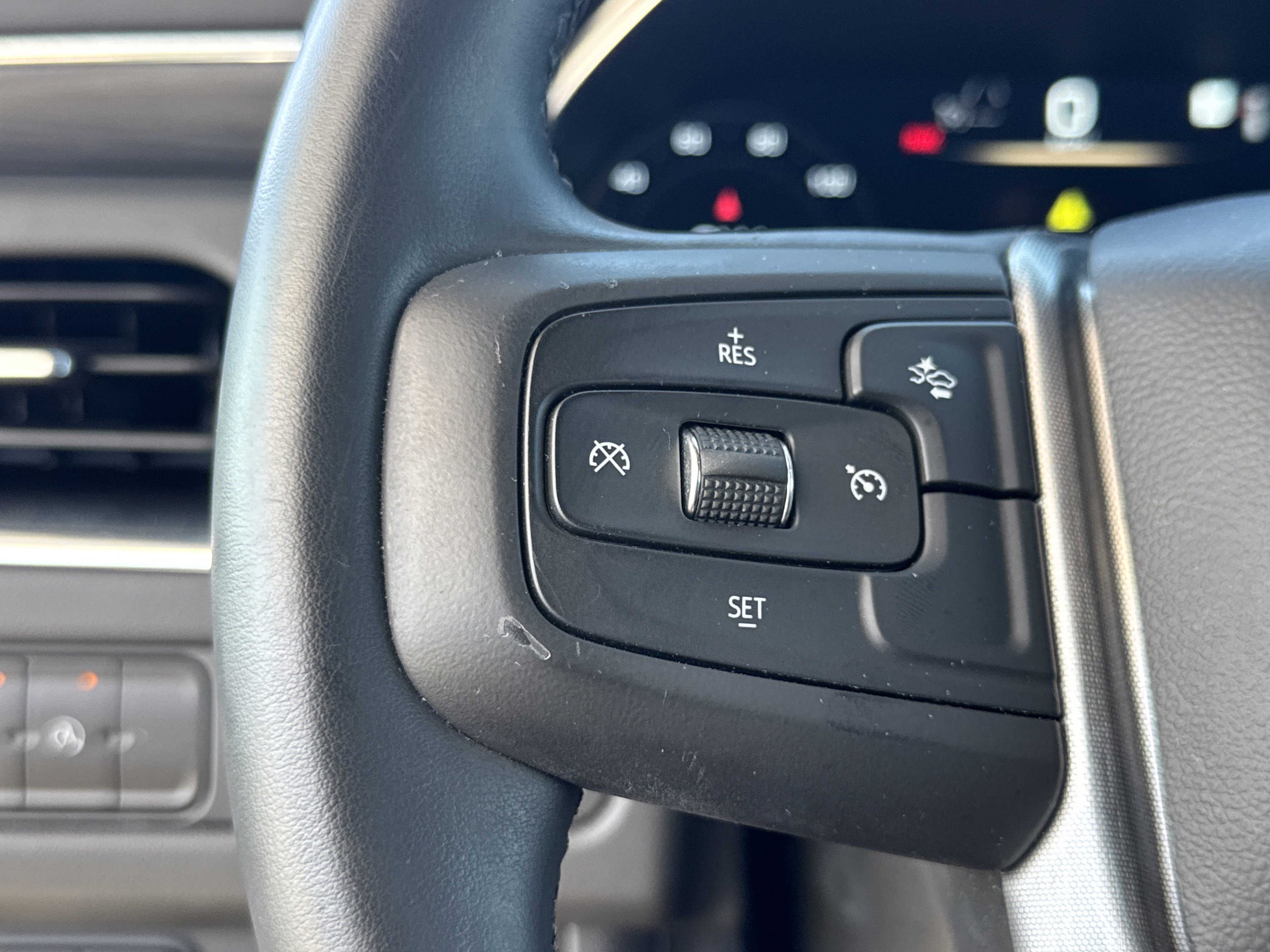 Used 2023 GMC Yukon SLT image 19