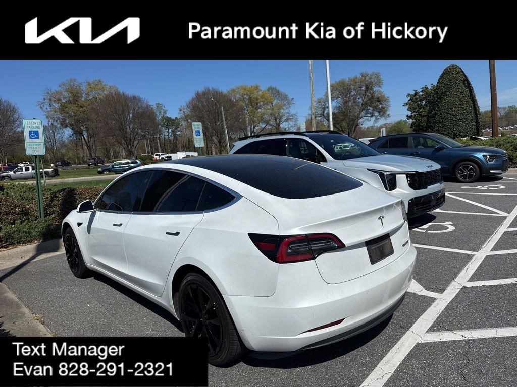 Used 2019 Tesla Model 3 Standard Range Plus image 4