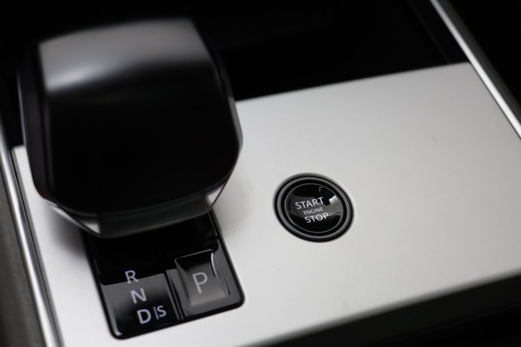 New 2026 Land Rover Range Rover SV AWD/4WD image 17