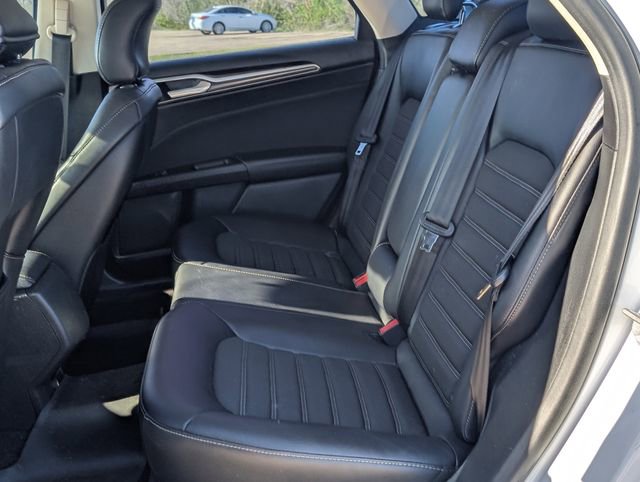 Used 2017 Ford Fusion SE w/ Equipment Group 201A FWD image 22