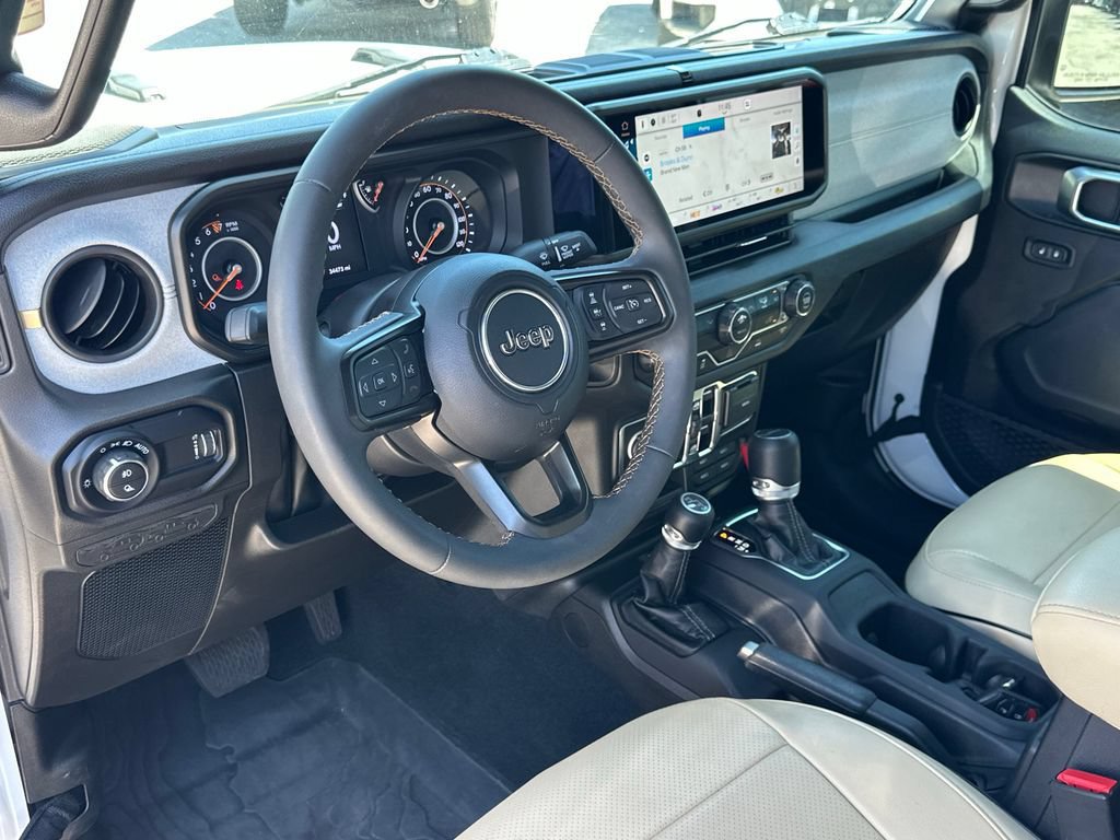 Used 2024 Jeep Gladiator Sport AWD/4WD image 18